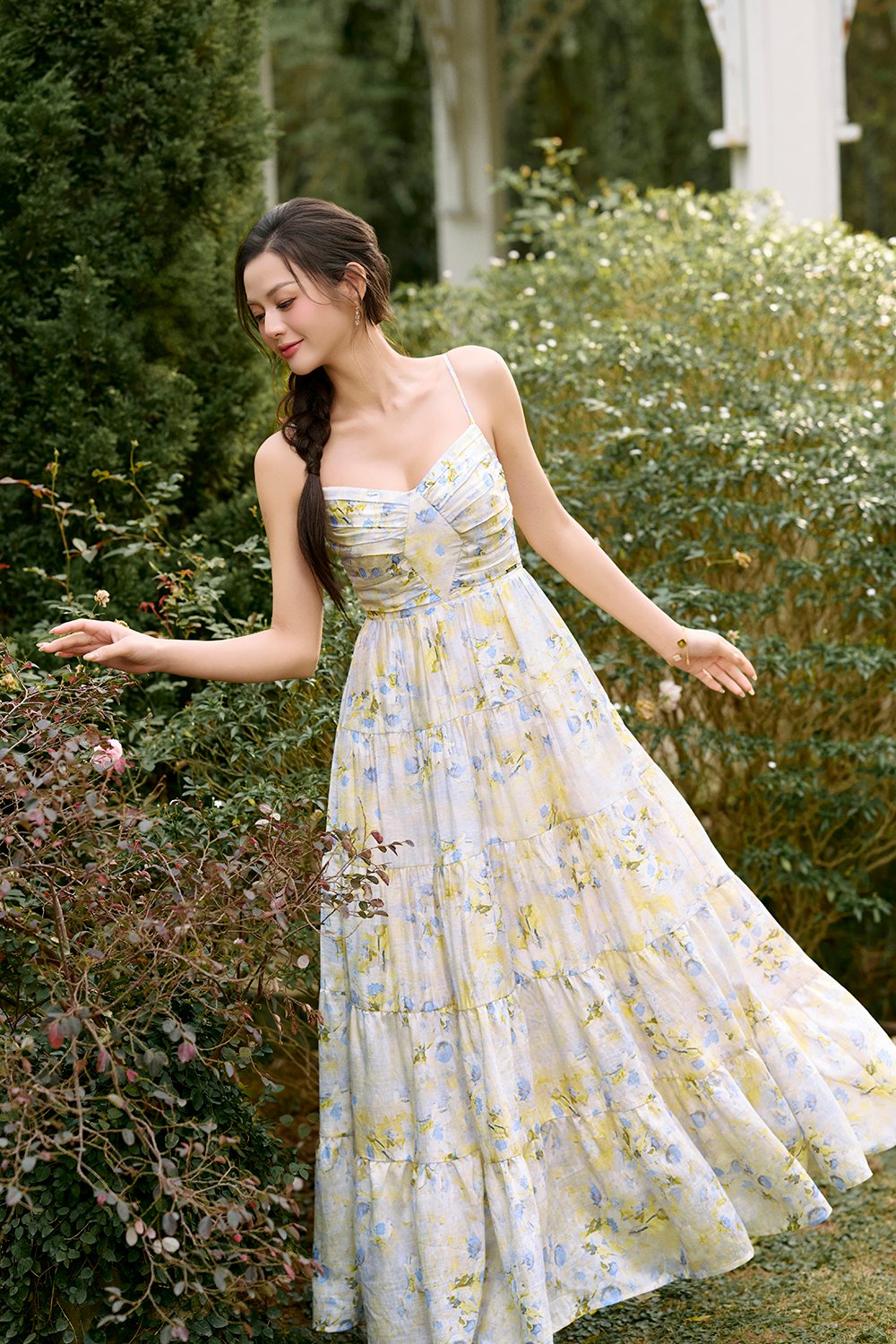 Ceres Diamond Pleated Maxi Dress in Dreaming Blue Blooms