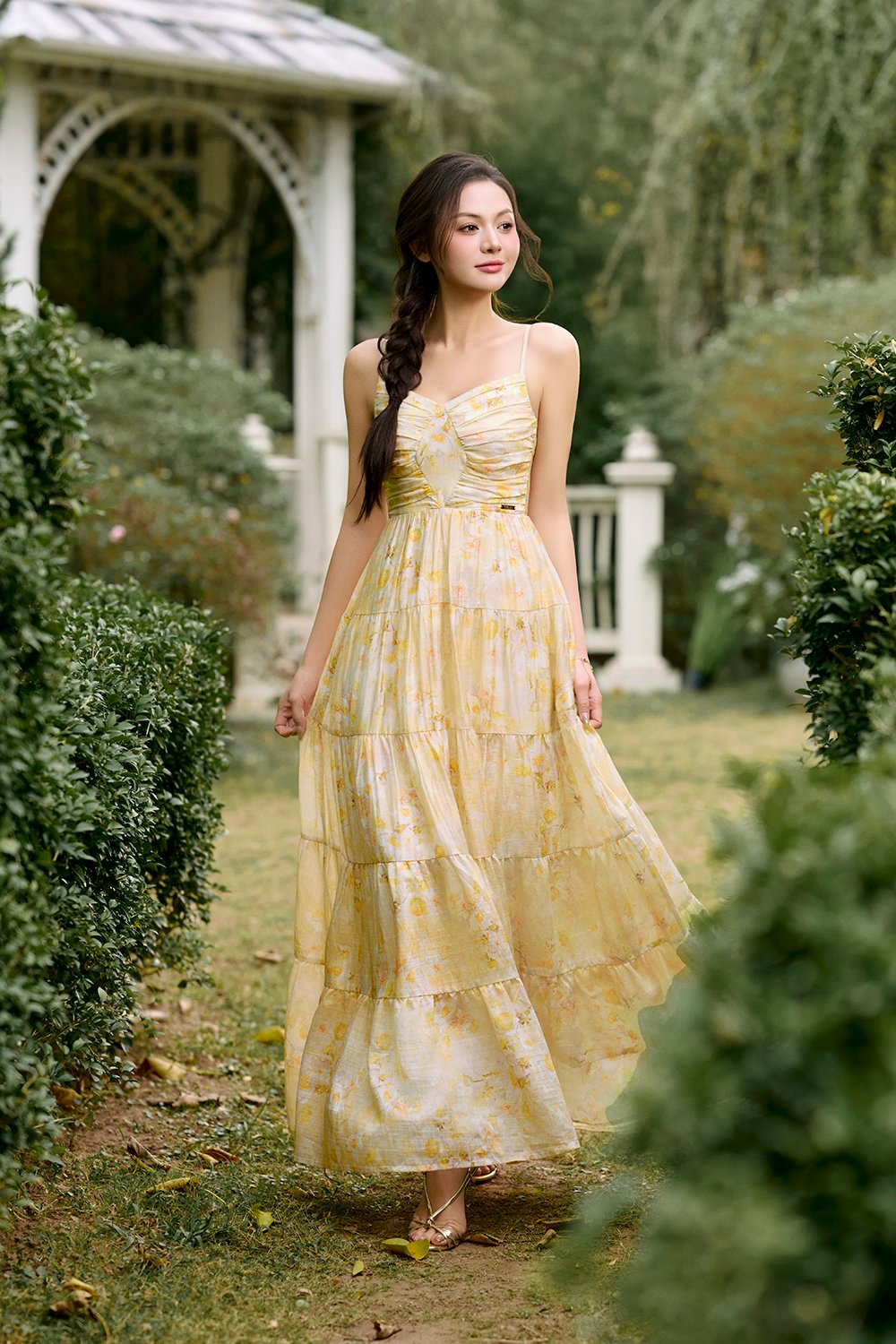 Ceres Diamond Pleated Maxi Dress in Dreaming Yellow Blooms
