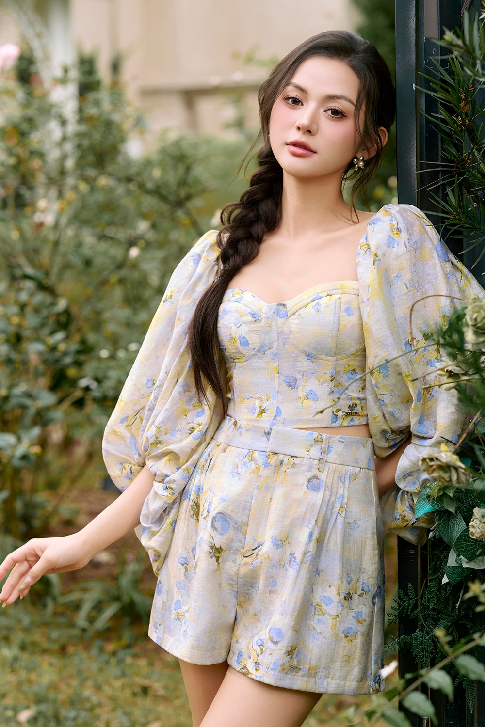 Nettie Bustier Balloon Sleeves Crop Top in Dreaming Blue Blooms