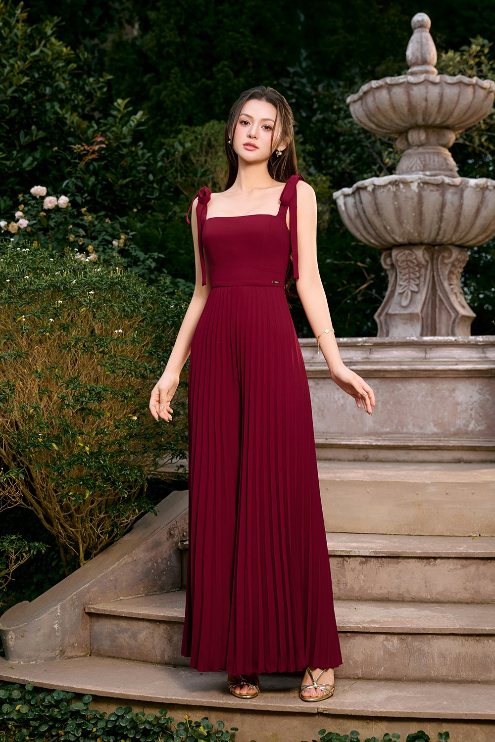 No&eacute;mie Padded Chiffon Ribbon Straps Pleated Jumpsuit in Wine Red