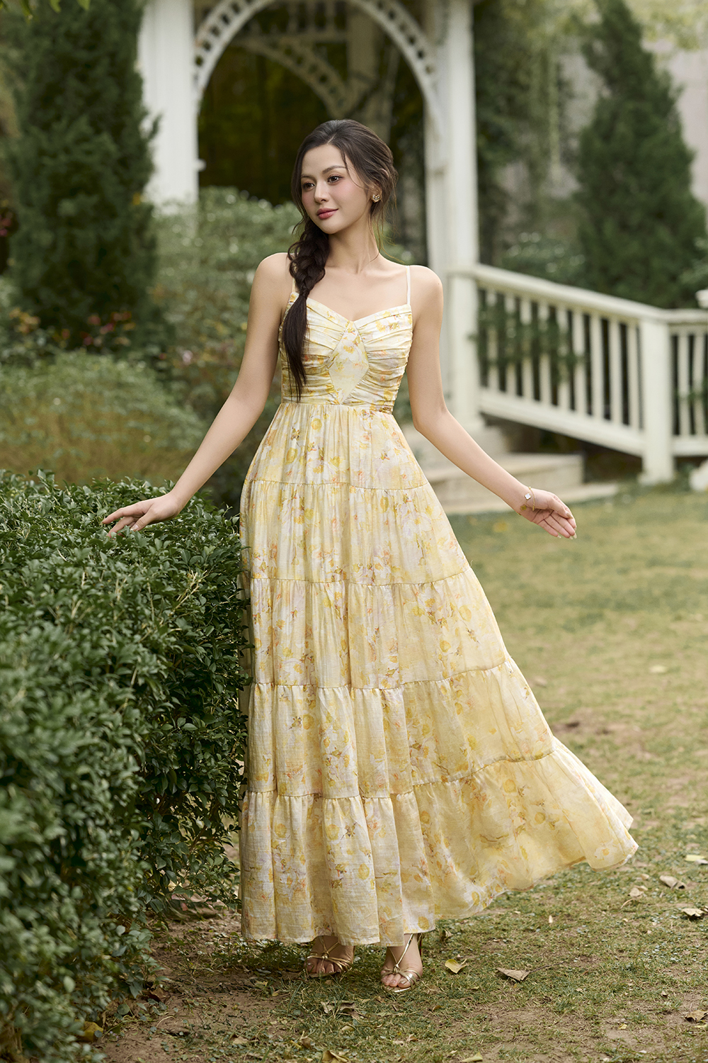 Ceres Diamond Pleated Maxi Dress in Dreaming Yellow Blooms | Chello