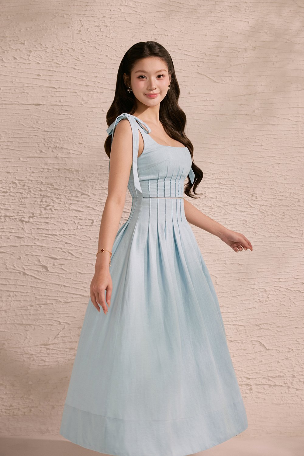 Beth High Waist Pintuck Midi Skirt in Tiffany Blue