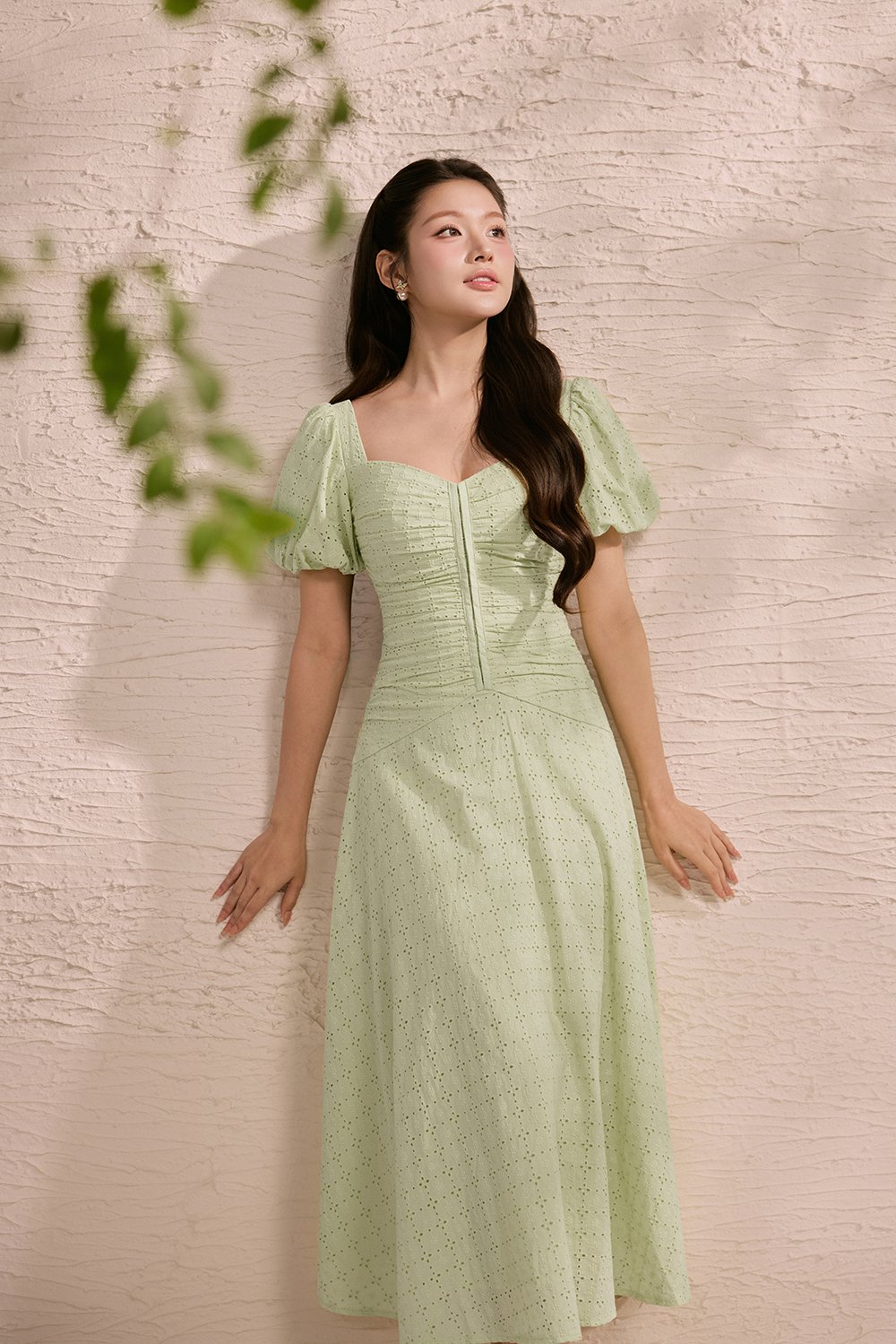 Loretta Padded Sweetheart Puff Sleeves Ruched Midaxi Dress in Spring Fern