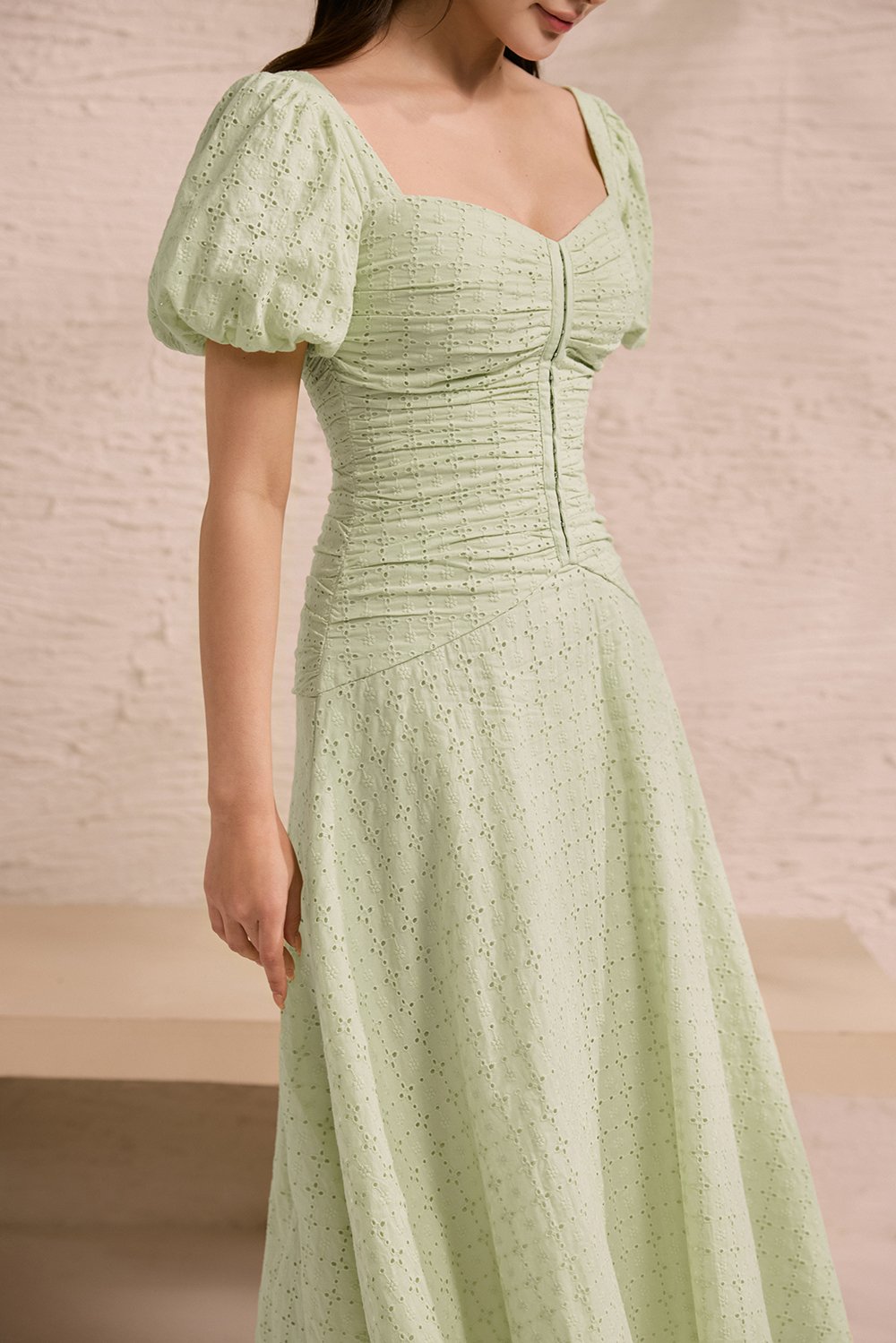 Loretta Padded Sweetheart Puff Sleeves Ruched Midaxi Dress in Spring Fern