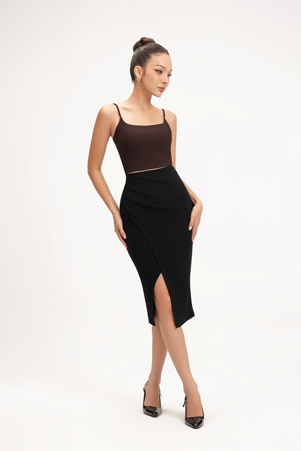 Clea Spaghetti Padded Crop Top in Chocolate