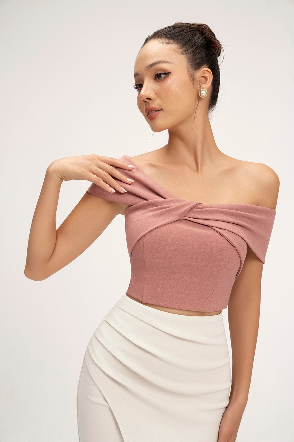 Elaine Padded Asymmetrical Twist Top in Dusty Rose