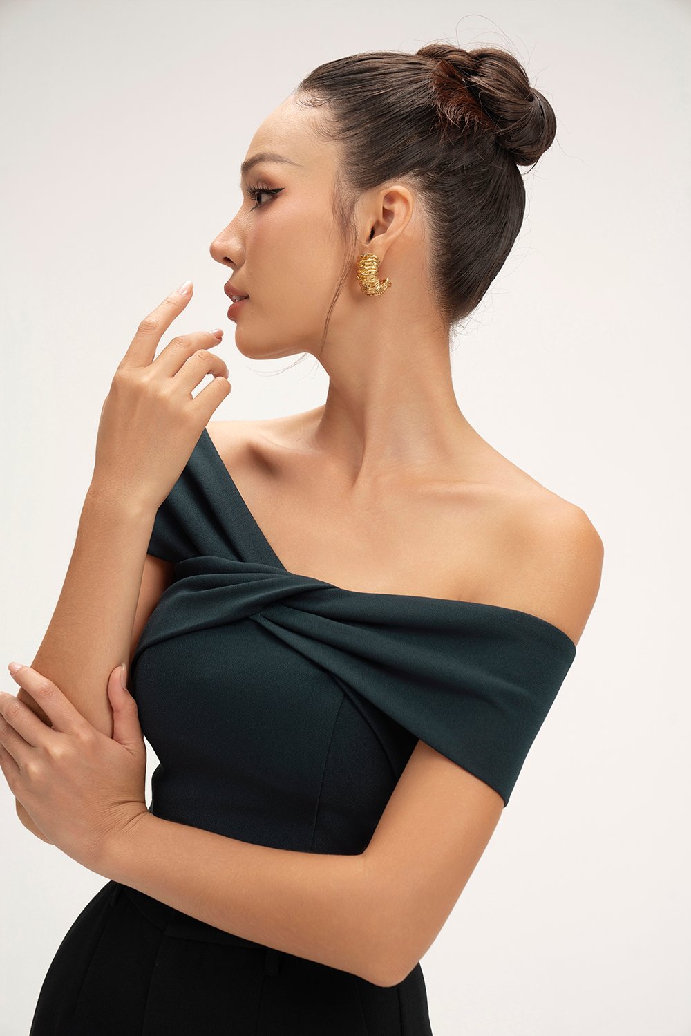 Elaine Padded Asymmetrical Twist Top in Emerald Green