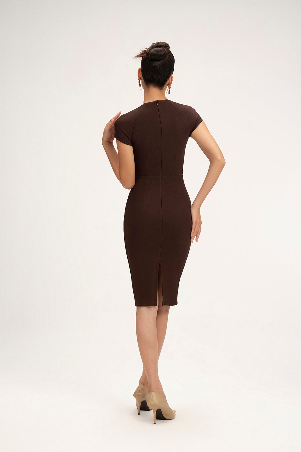Nessa Padded Cap Sleeves Ruched Dress in Chocolate