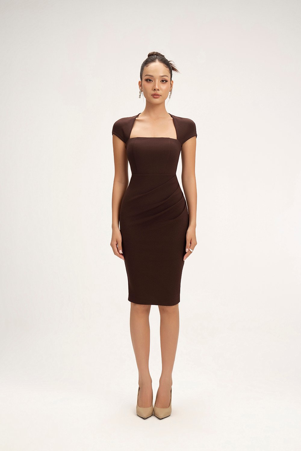 Nessa Padded Cap Sleeves Ruched Dress in Chocolate