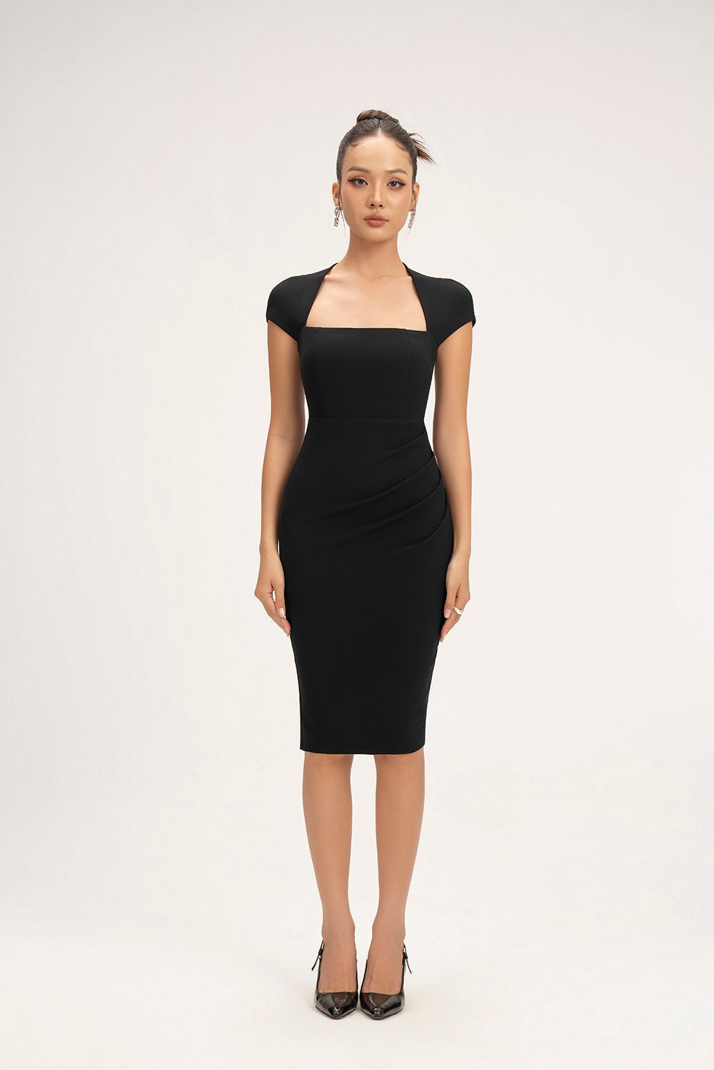 Nessa Padded Cap Sleeves Ruched Dress in Classic Black