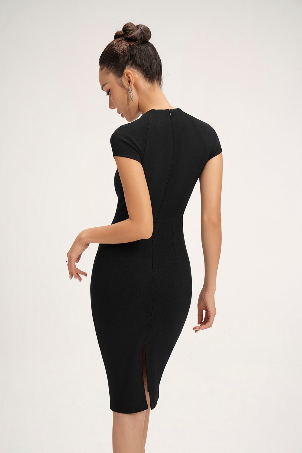 Nessa Padded Cap Sleeves Ruched Dress in Classic Black