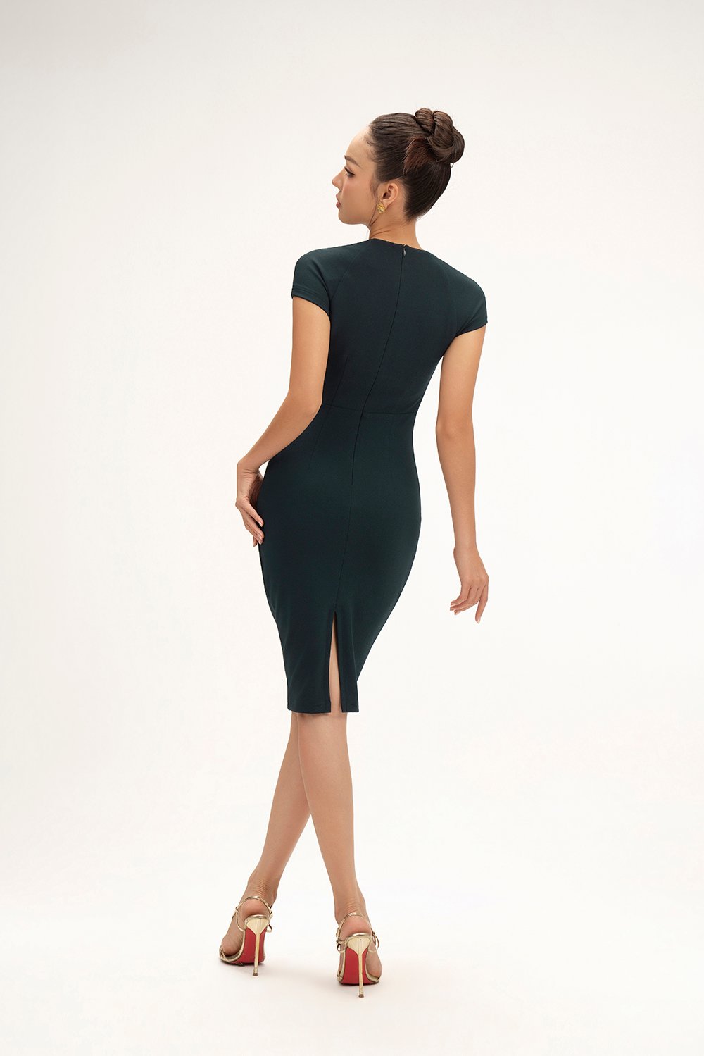 Nessa Padded Cap Sleeves Ruched Dress in Emerald Green