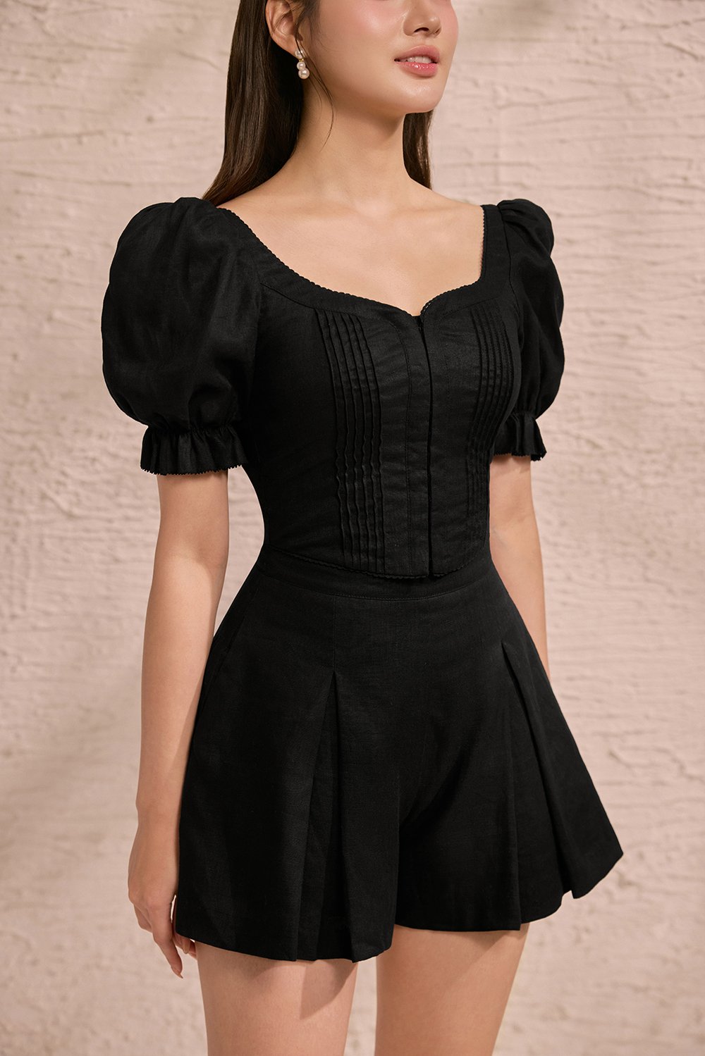 Riven V-Waist Puff Sleeves Pintuck Top in Classic Black