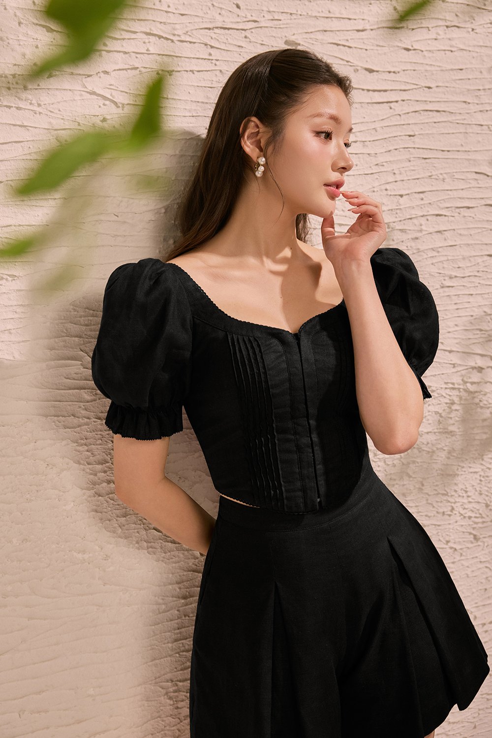 Riven V-Waist Puff Sleeves Pintuck Top in Classic Black
