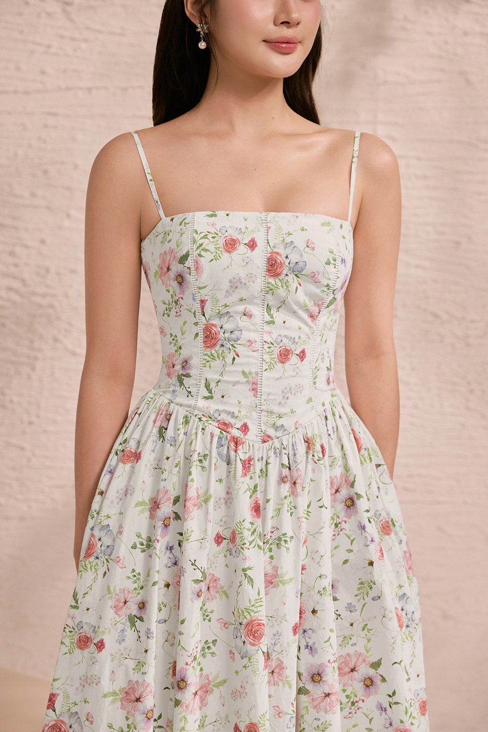 Sylvia Padded Strappy Flare V-Waist Maxi Dress in Rosewater Meadow