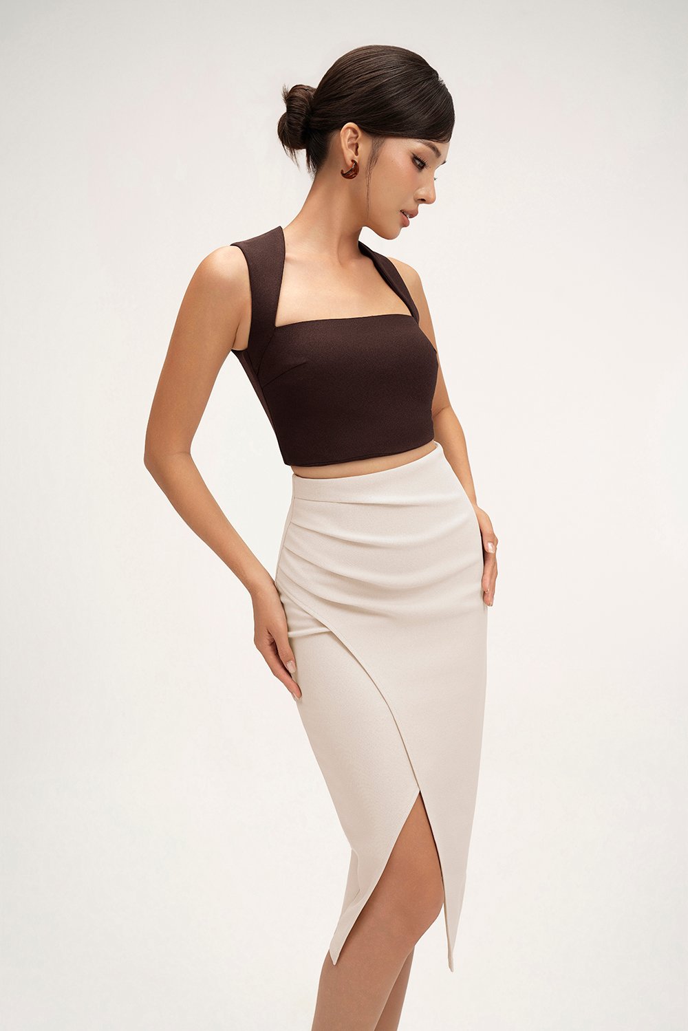 Ashlynn Padded Queen Anne Top in Chocolate