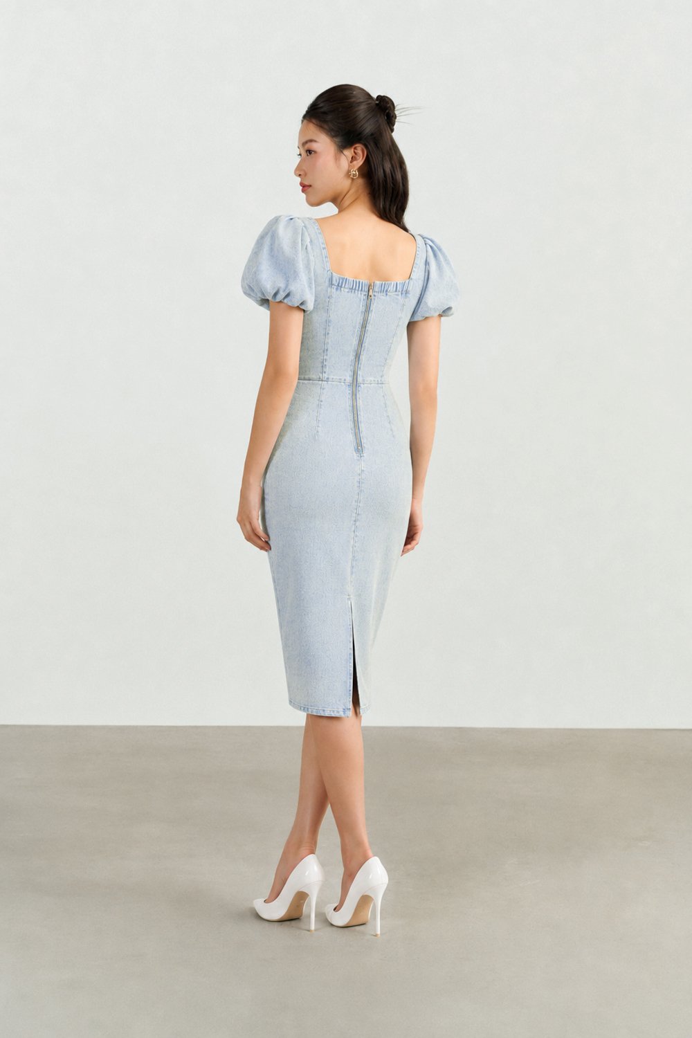 Beatrice V-Neckline Puff Sleeves Pencil Denim Dress in Light Wash