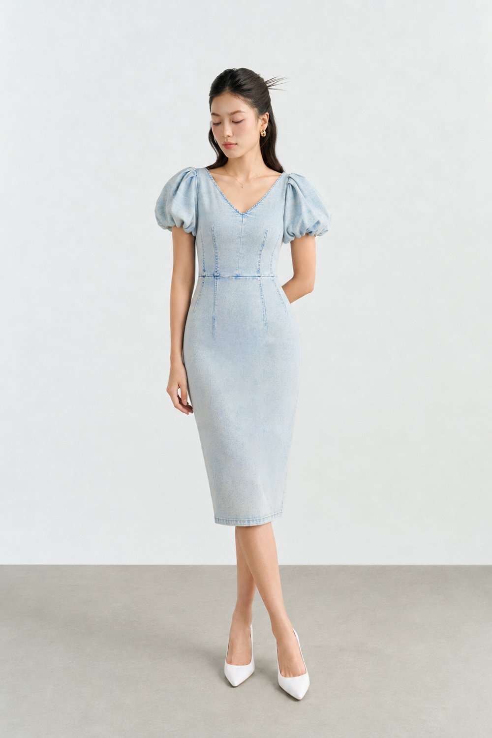Beatrice V-Neckline Puff Sleeves Pencil Denim Dress in Light Wash