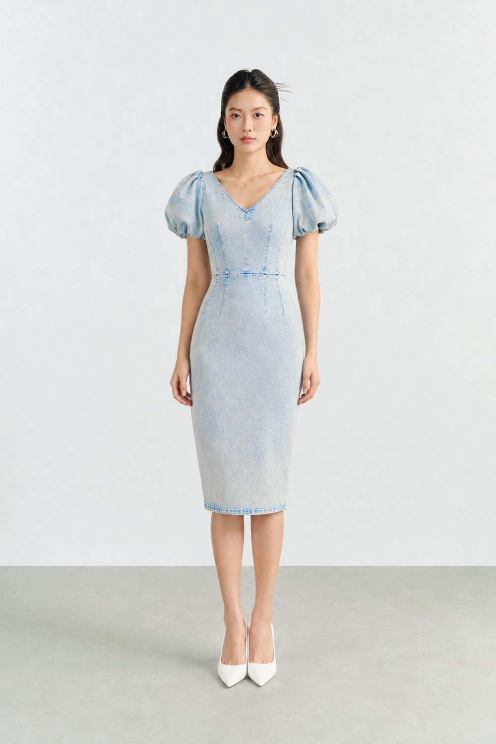 Beatrice V-Neckline Puff Sleeves Pencil Denim Dress in Light Wash