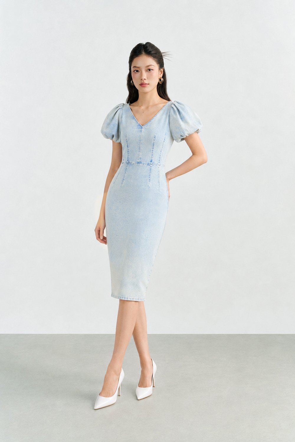 Beatrice V-Neckline Puff Sleeves Pencil Denim Dress in Light Wash