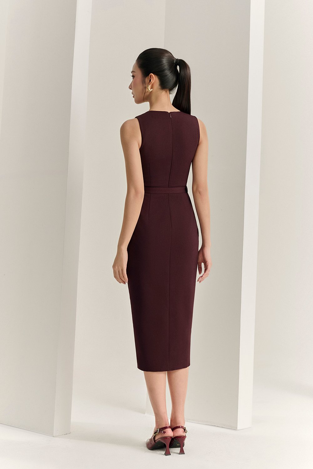Caleigh V-neck Belted Pencil Dress in Merlot