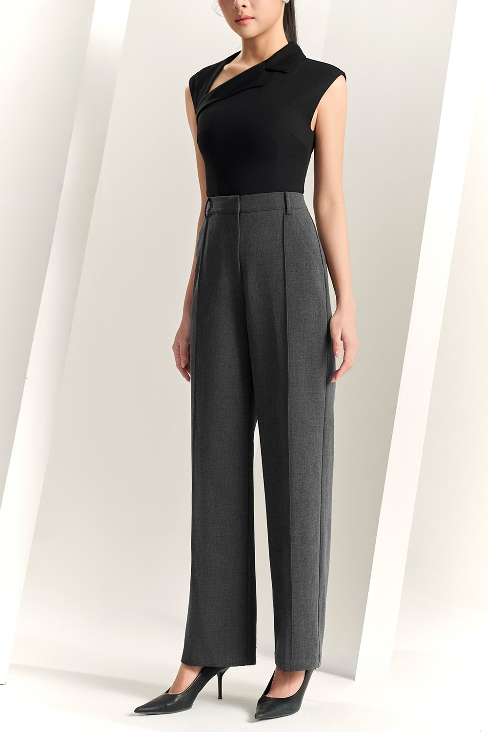 Orianna Pintucked Straight Pants in Bespoke Grey