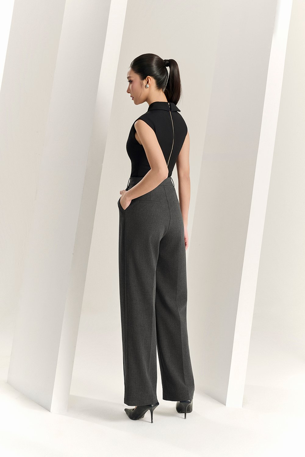 Orianna Pintucked Straight Pants in Bespoke Grey