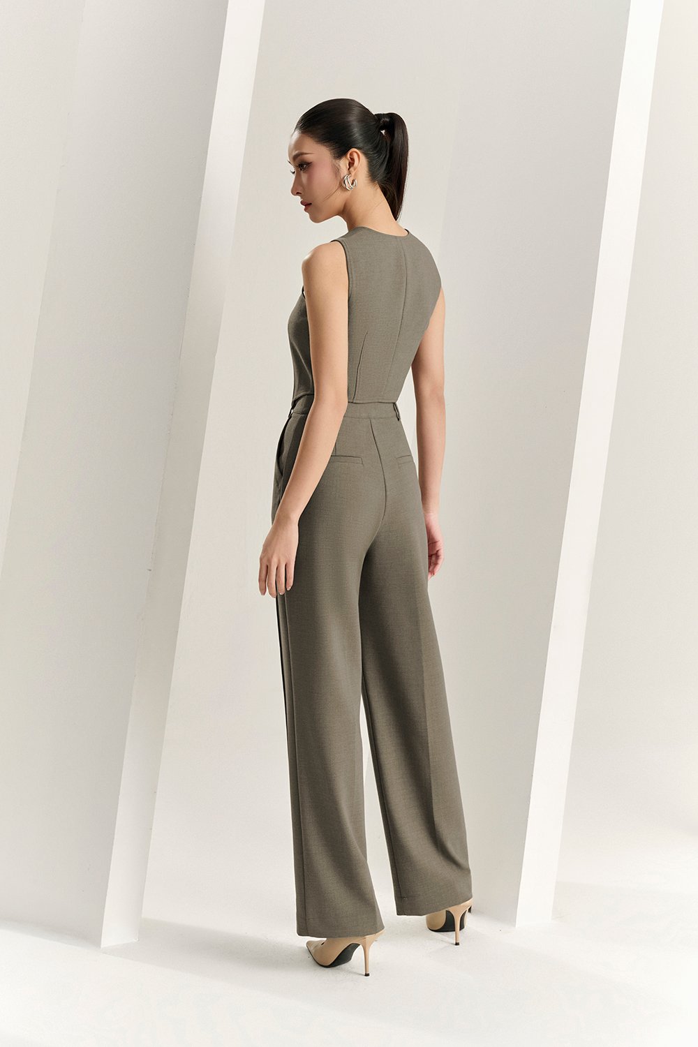 Orianna Pintucked Straight Pants in Smokey Olive