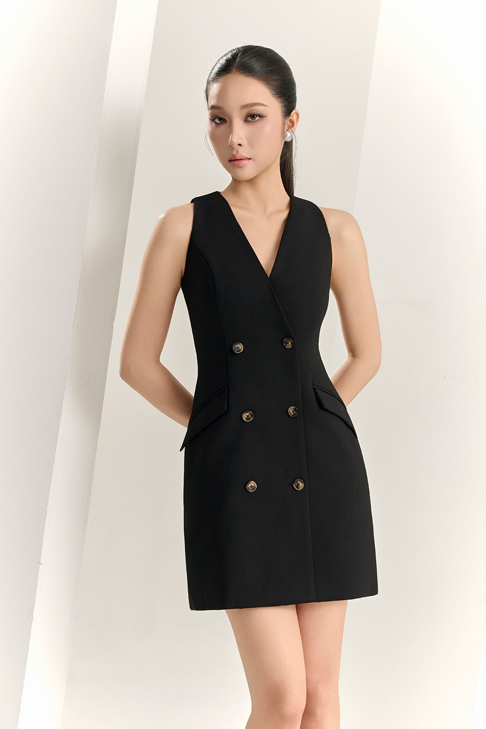 Thelise Removable Collar Tailored Dress in Classic Black