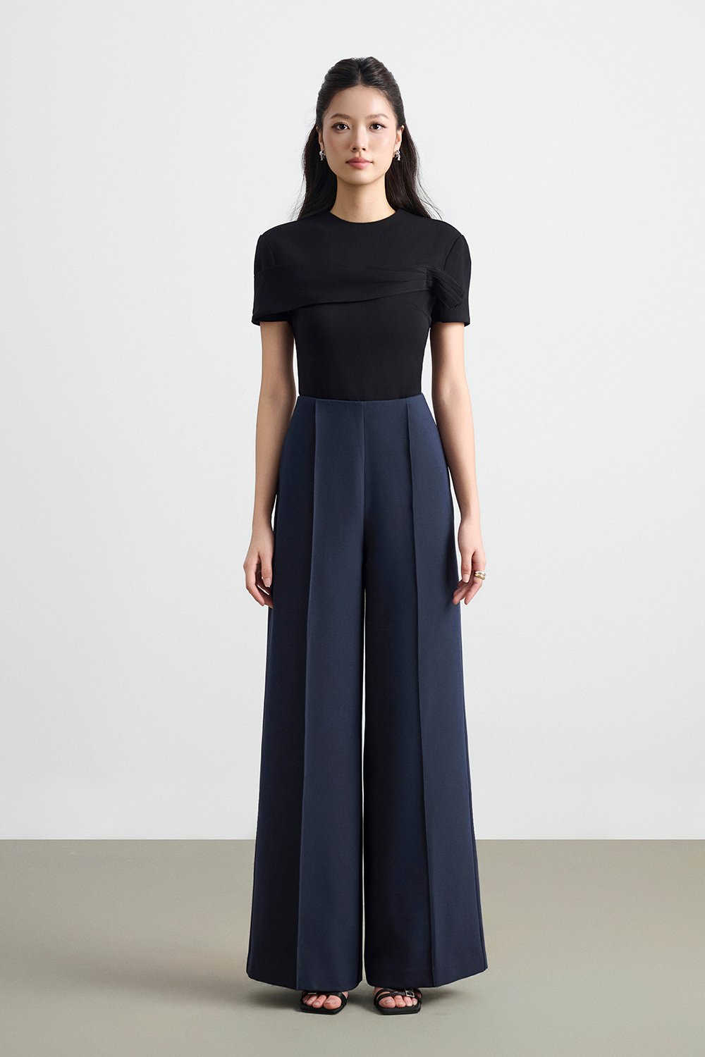 Cori Tailored Side Pleated Sleeves in Classic Black