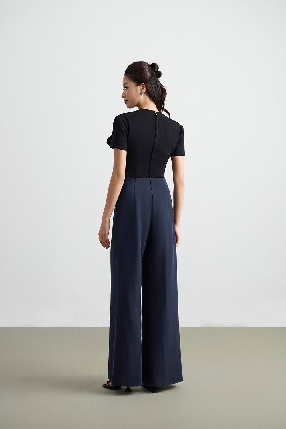 Cori Tailored Side Pleated Sleeves in Classic Black