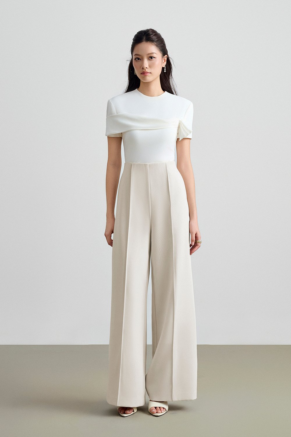 Cori Tailored Side Pleated Sleeves Top in Iconic White