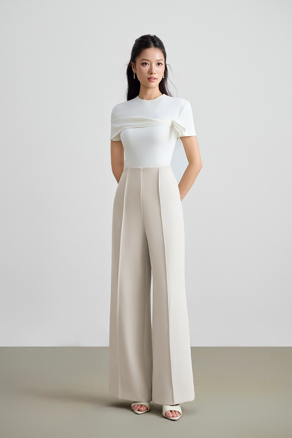 Cori Tailored Side Pleated Sleeves Top in Iconic White