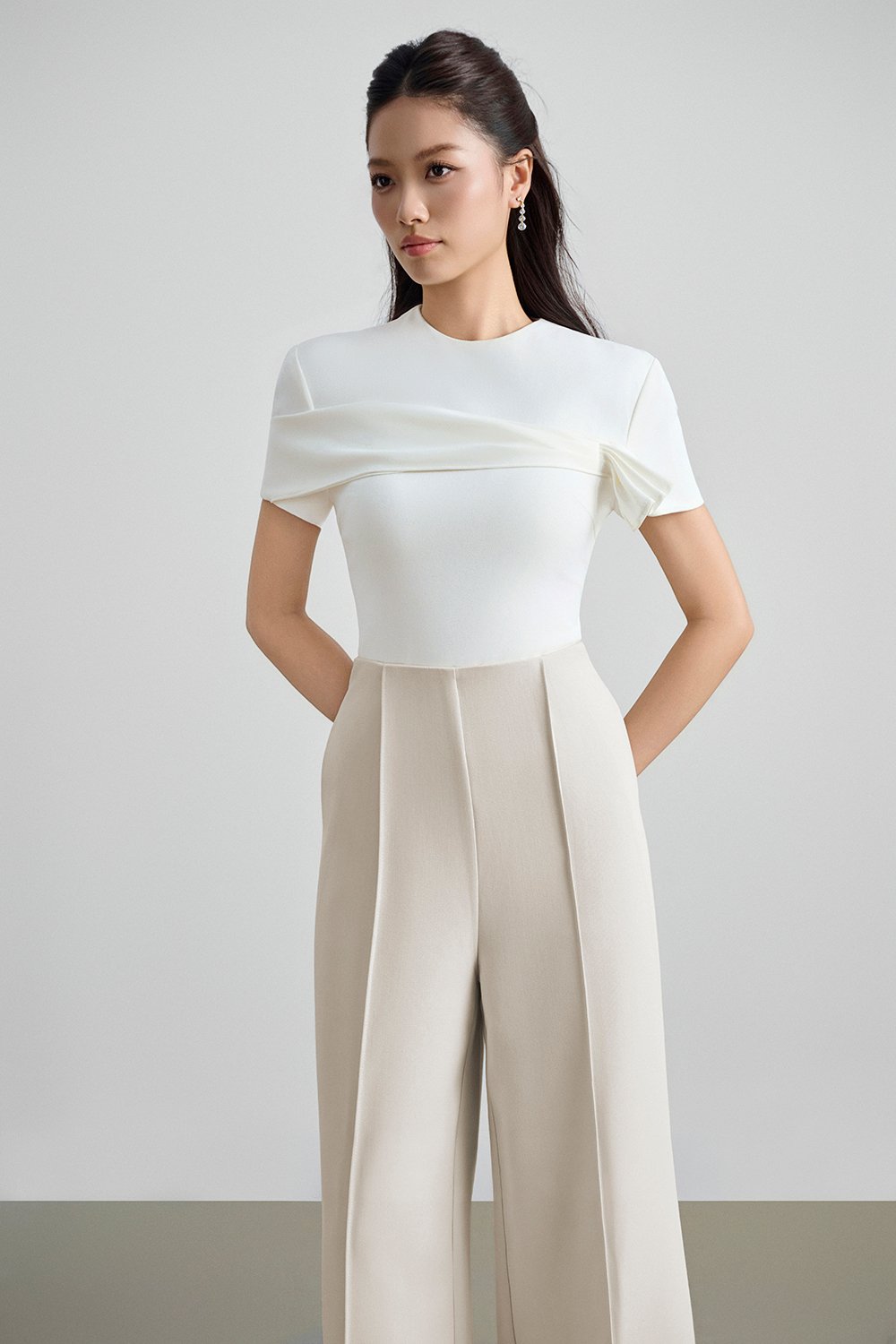 Cori Tailored Side Pleated Sleeves Top in Iconic White