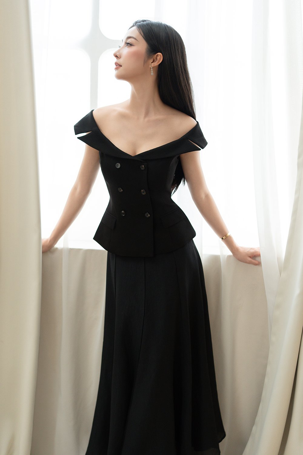 Delia Off Shoulder Tailored Top in Classic Black