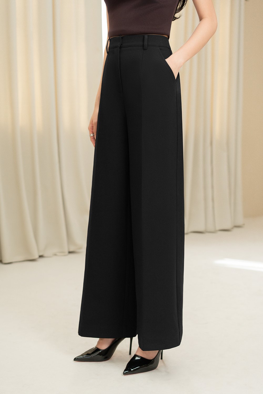 Lara Straight Tailored Pants in Classic Black