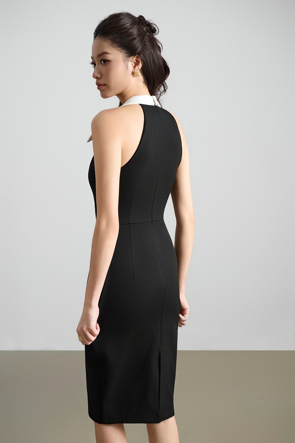 Reese Padded Contrast Collared Pencil Dress in Classic Black