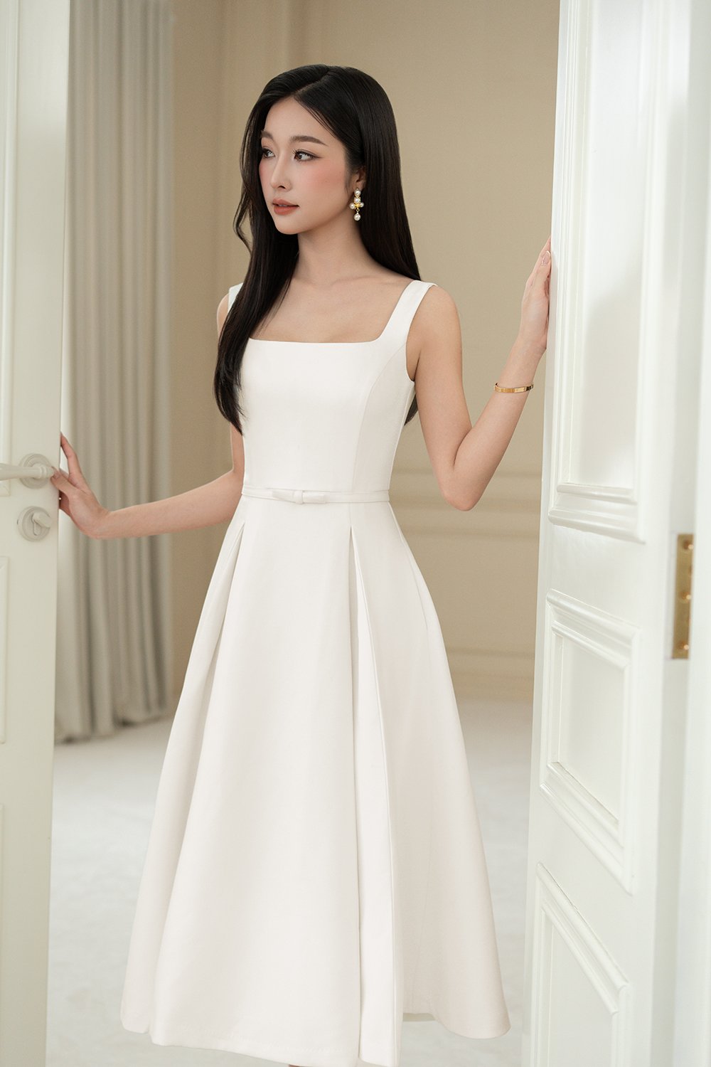 Talia Padded Flare Midi Dress with Detachable Bow Belt in Iconic White