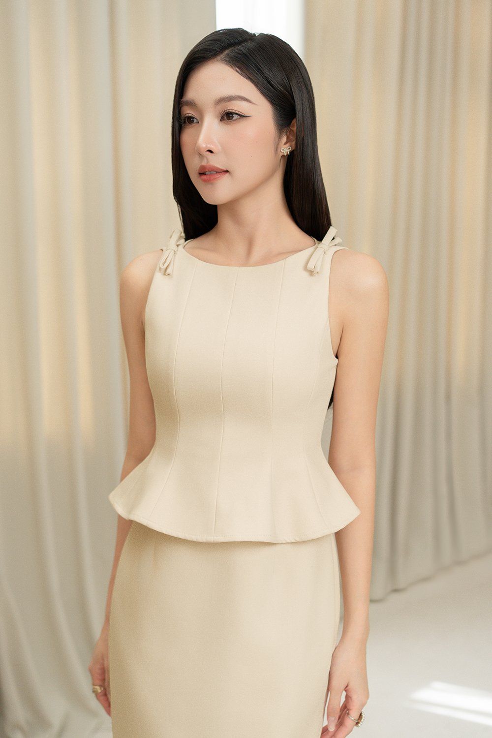 Darlene Padded Bow Peplum Pencil Dress in Cream