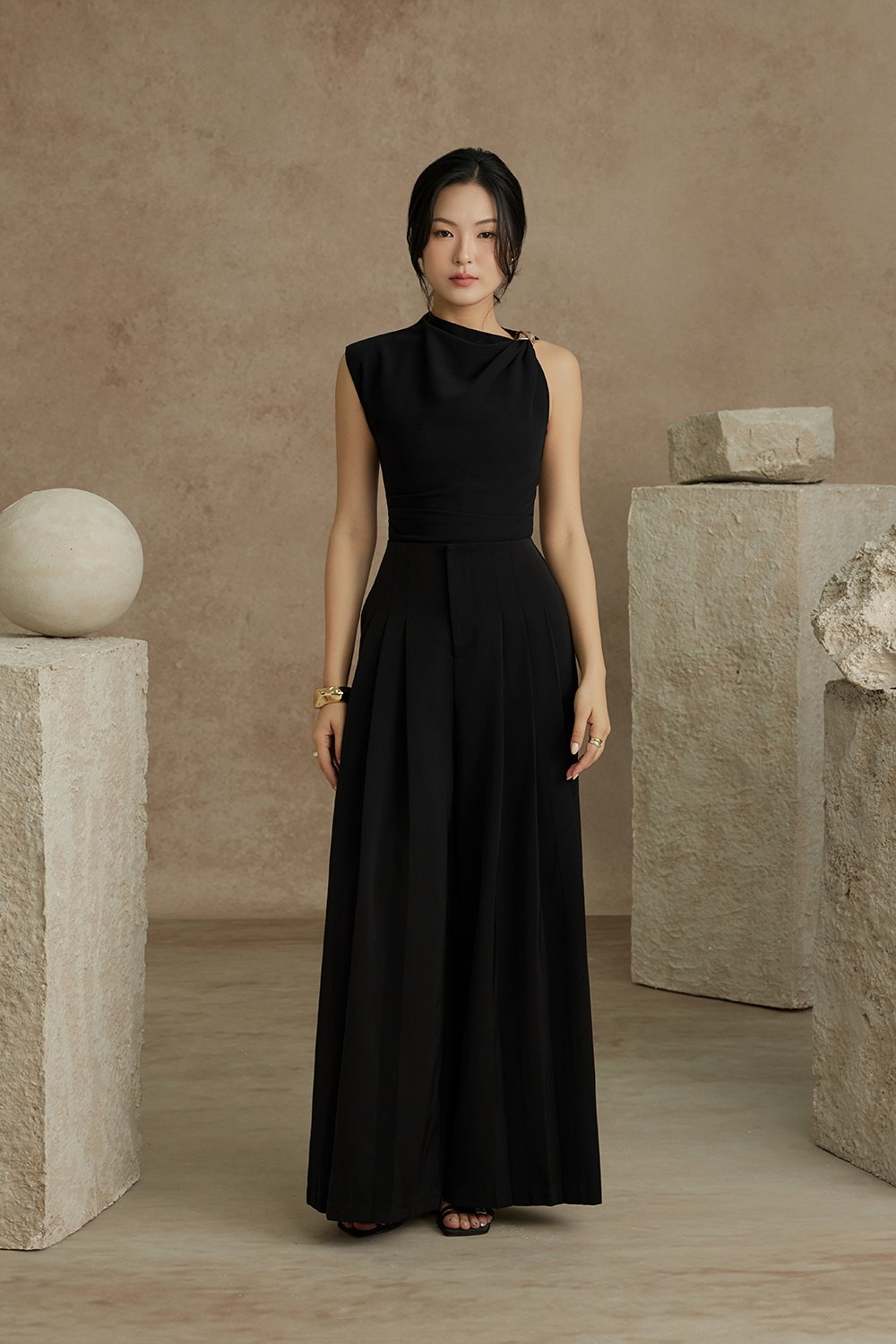 Deonna Wide Leg Pants With Pleats in Classic Black