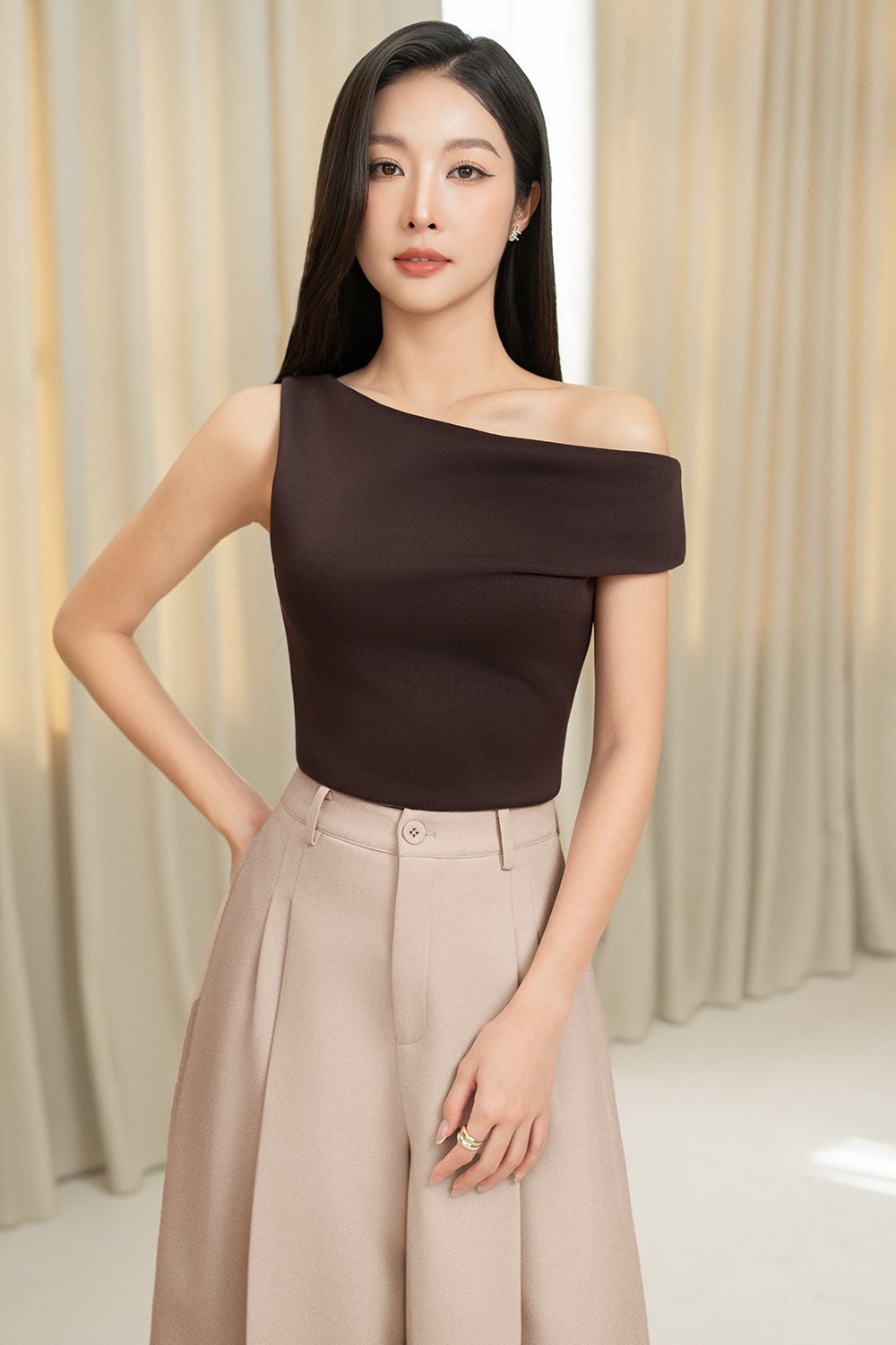 Eula Padded Asymmetrical Shoulder Crop Top in Plum Brown