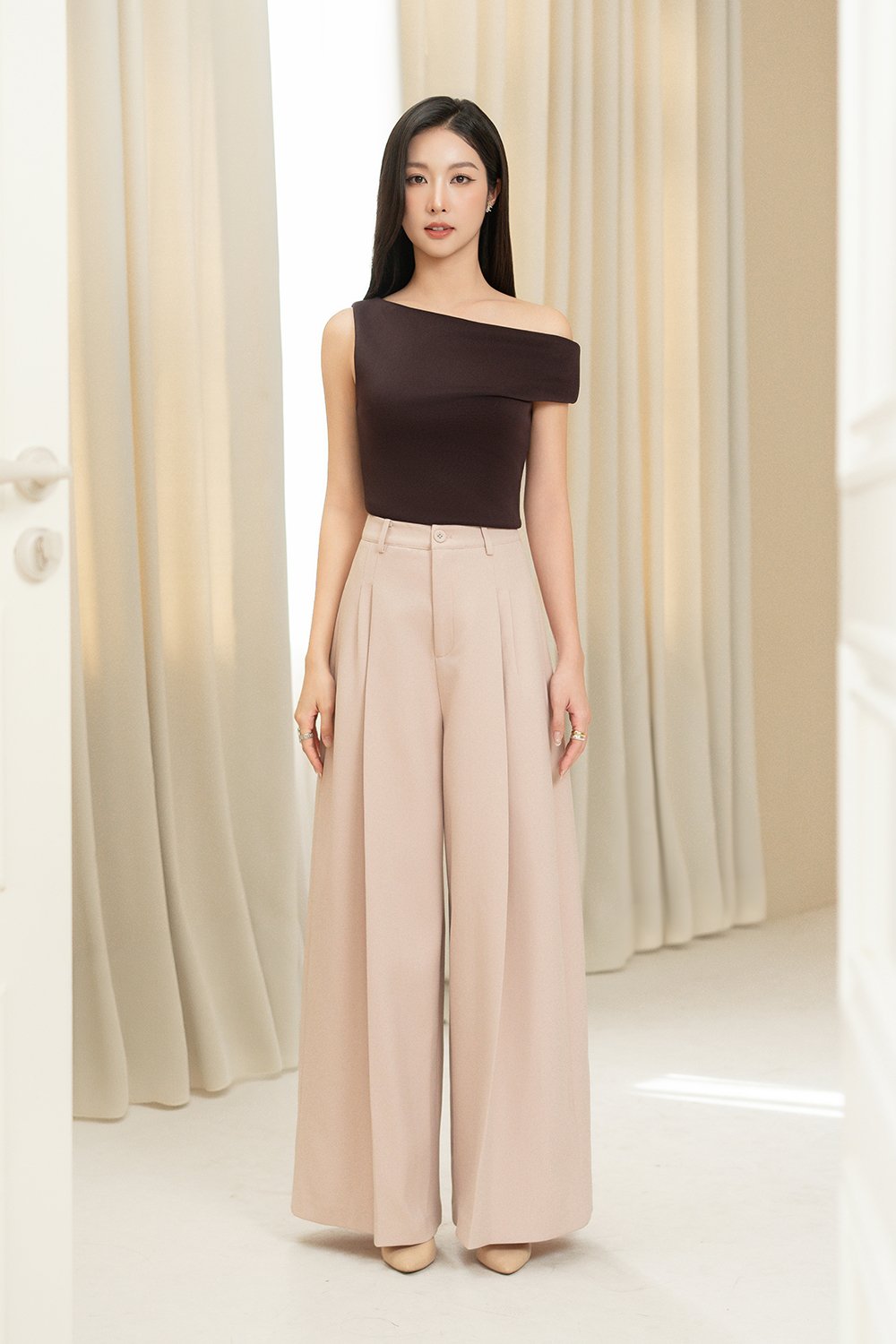 Eula Padded Asymmetrical Shoulder Crop Top in Plum Brown