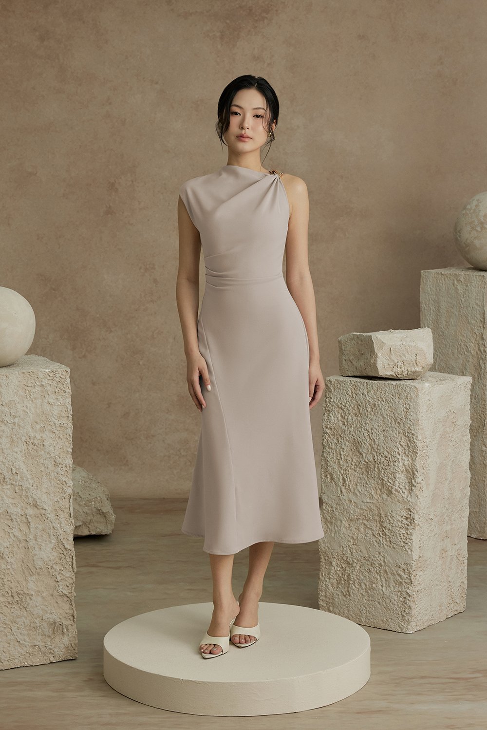 Iona Asymmetrical Shoulder Dress in Light Grey