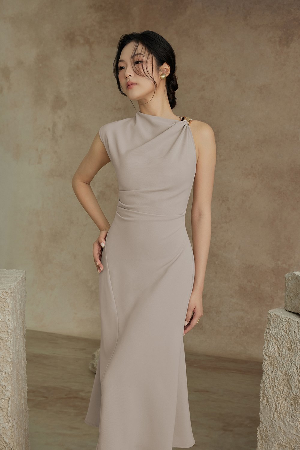 Iona Asymmetrical Shoulder Dress in Light Grey