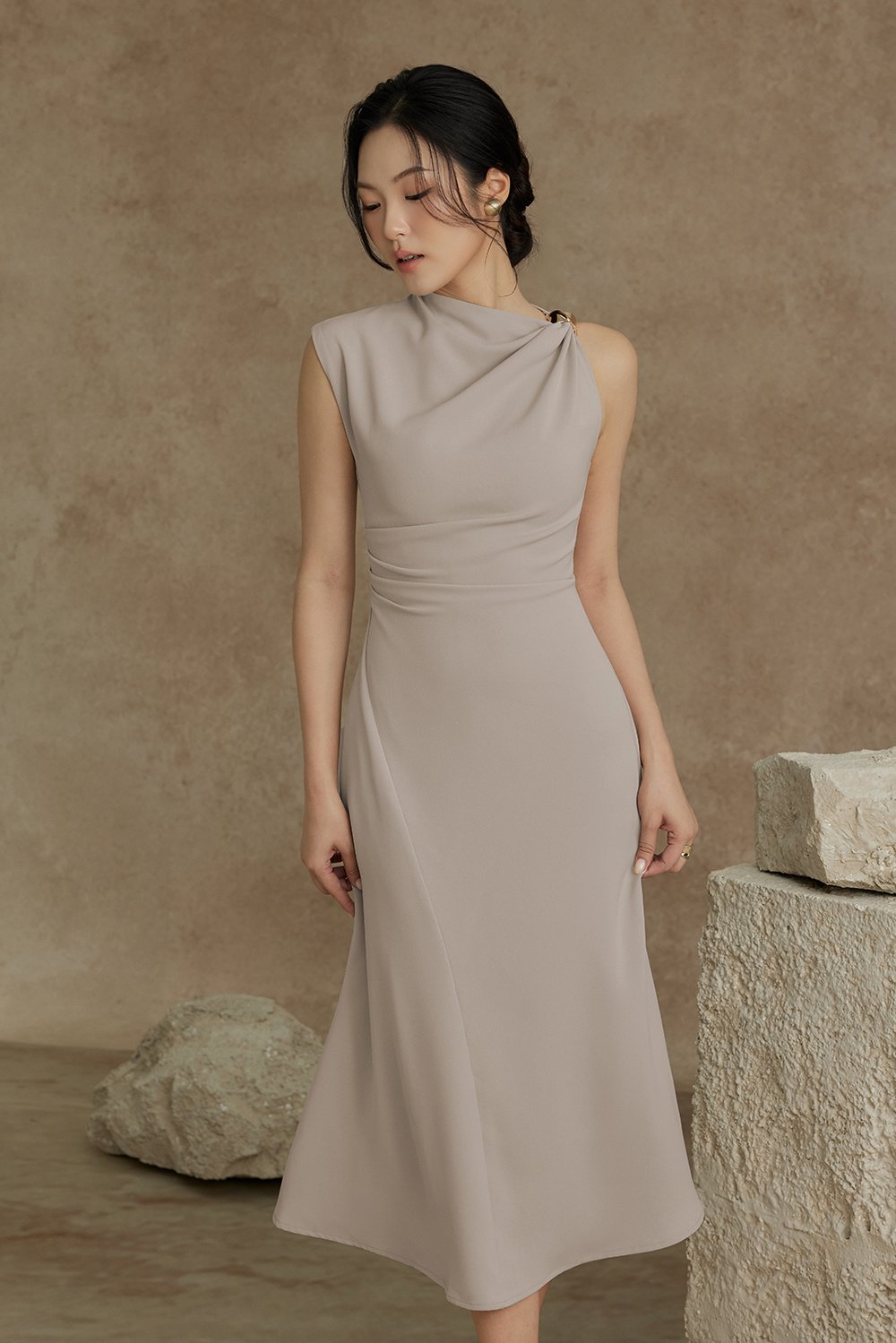 Iona Asymmetrical Shoulder Dress in Light Grey
