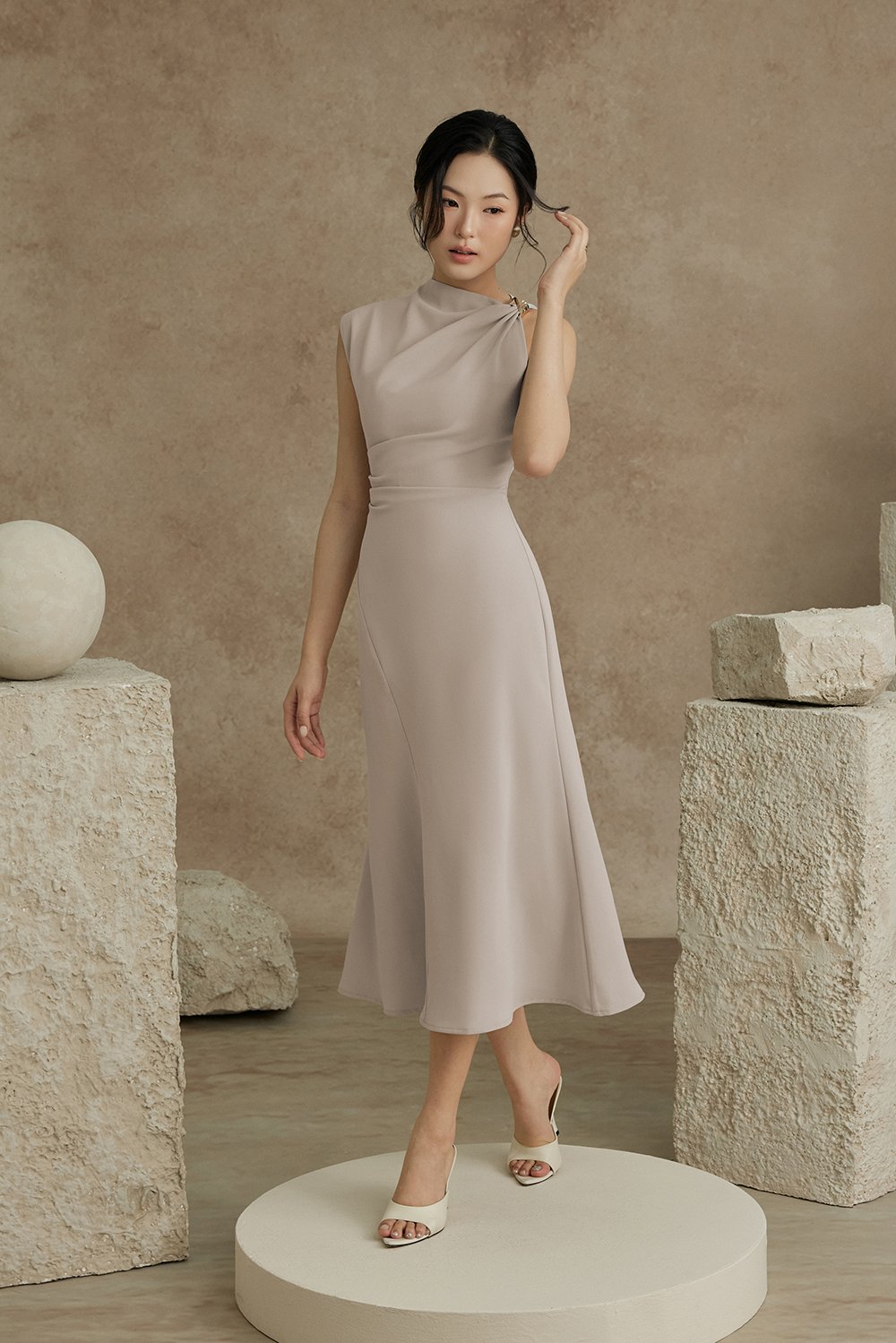 Iona Asymmetrical Shoulder Dress in Light Grey