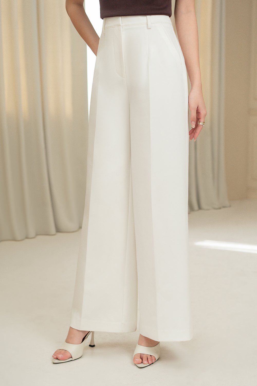 Lara Straight Tailored Pants in Iconic White
