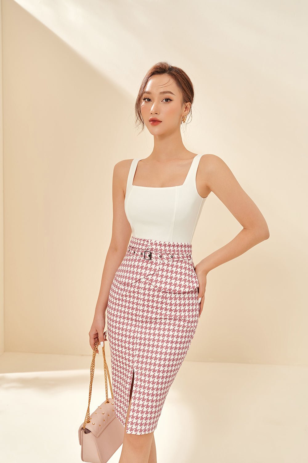 Ansley Peplum Dress in White/Rose Houndstooth