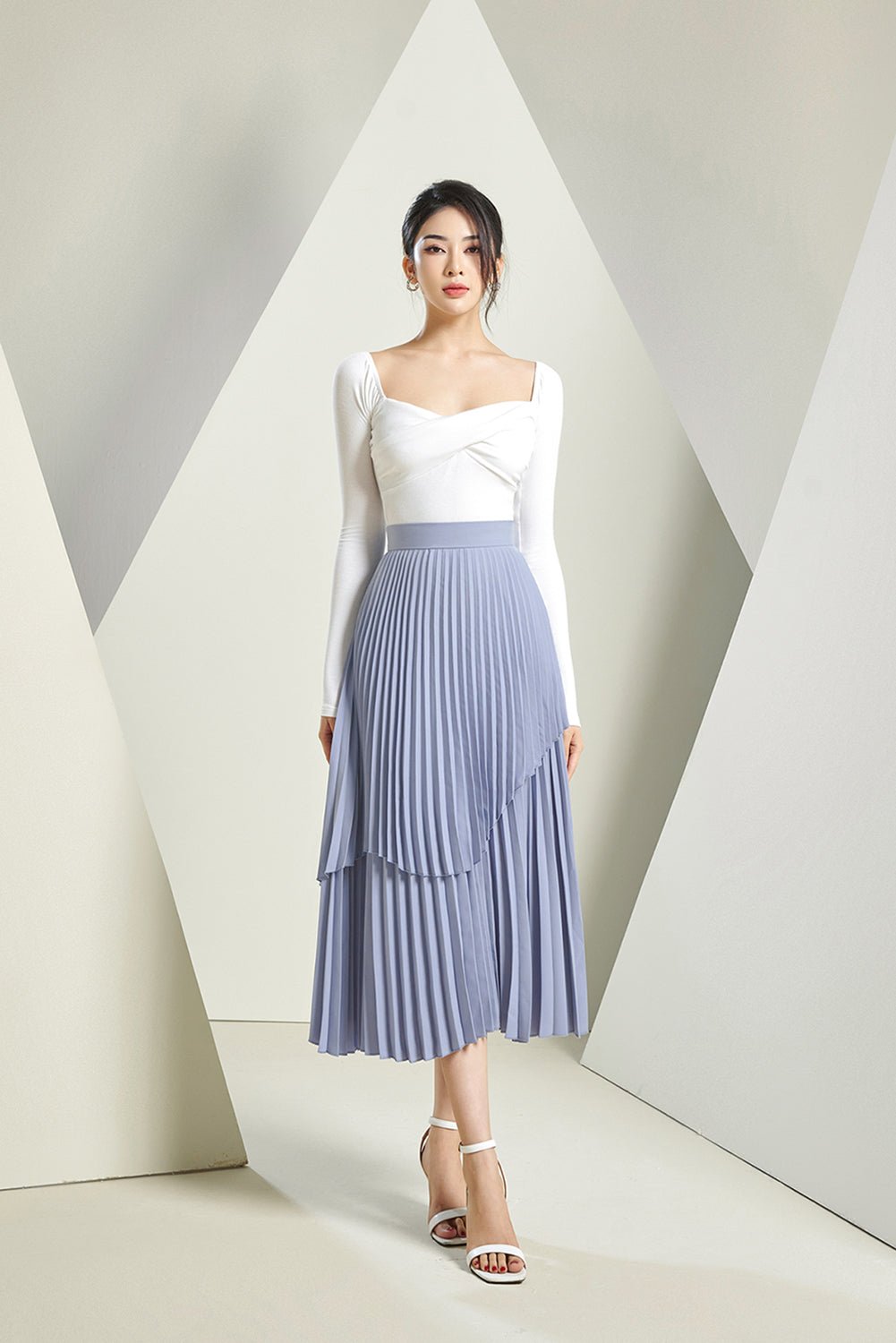 Elise&eacute; Twist Front Ribbed Cropped Top in Iconic White