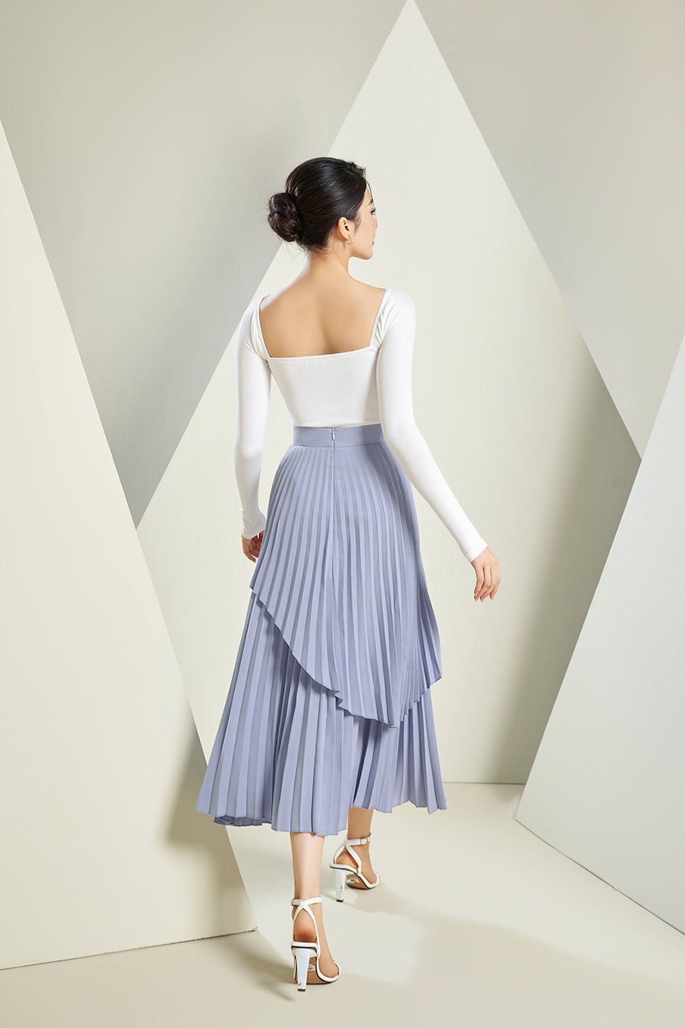 Elise&eacute; Twist Front Ribbed Cropped Top in Iconic White